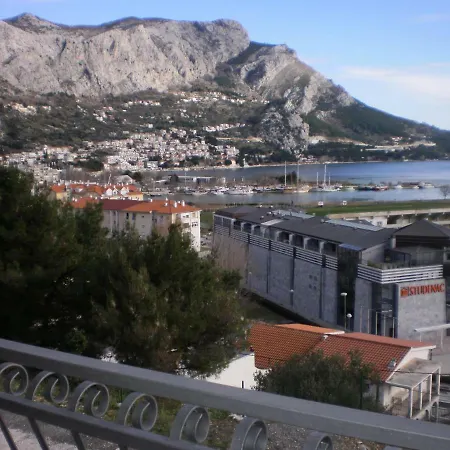 Apartman Ana Omis Exterior photo
